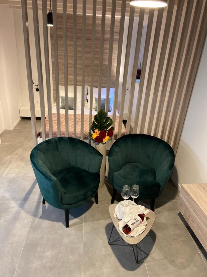 Apartments Hidden Paradise ロヴィニ エクステリア 写真